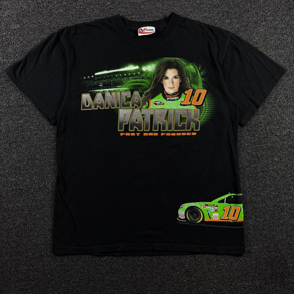 VTG Chase Authentics Danica Patrick NASCAR #10 GoDaddy Racing Tee Men's L‎ Black